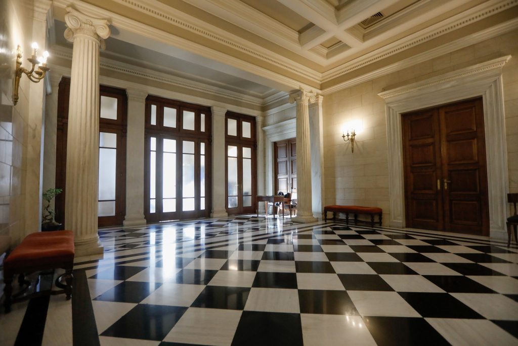 Κάλπες για τον «άγνωστο Χ»