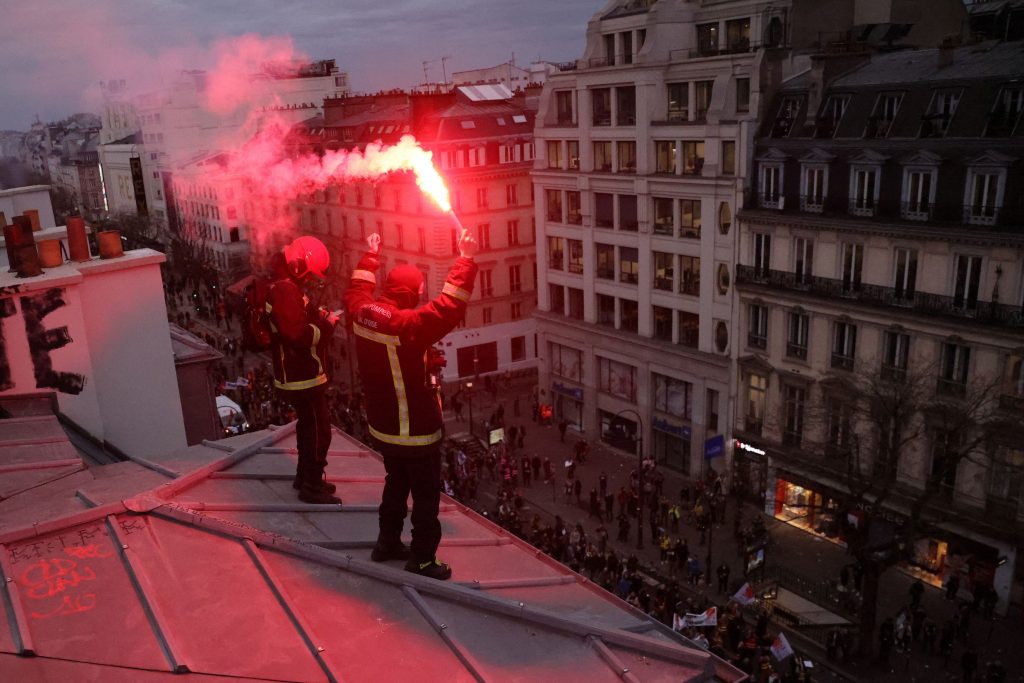 DW: Δικαίως αντιδρούν οι Γάλλοι στη σύνταξη στα 64;