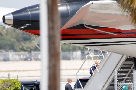 Πέταξε για τη Ν.Υόρκη ο Τραμπ προκειμένου να παρουσιαστεί στις Αρχές