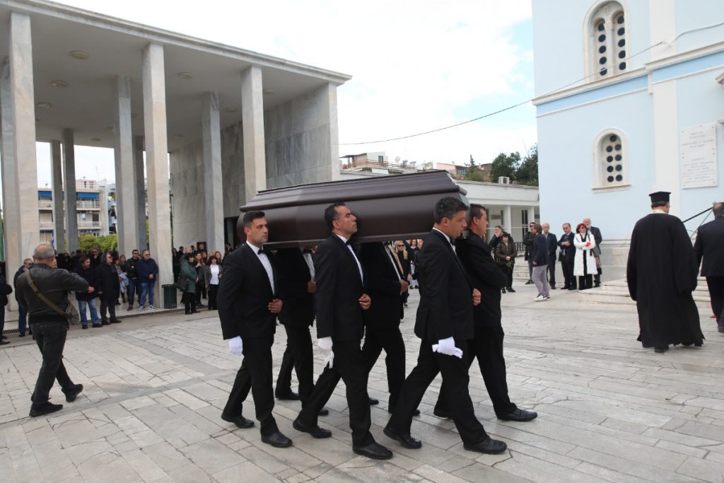 Ρένα Κουμιώτη: Αυτή την ώρα η κηδεία της σπουδαίας τραγουδίστριας