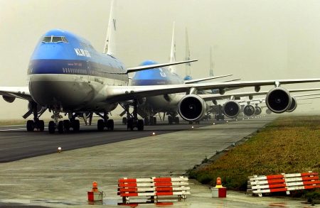 Το αεροδρόμιο Σίπχολ απαγορεύει τις νυχτερινές πτήσεις και τα ιδιωτικά τζετ