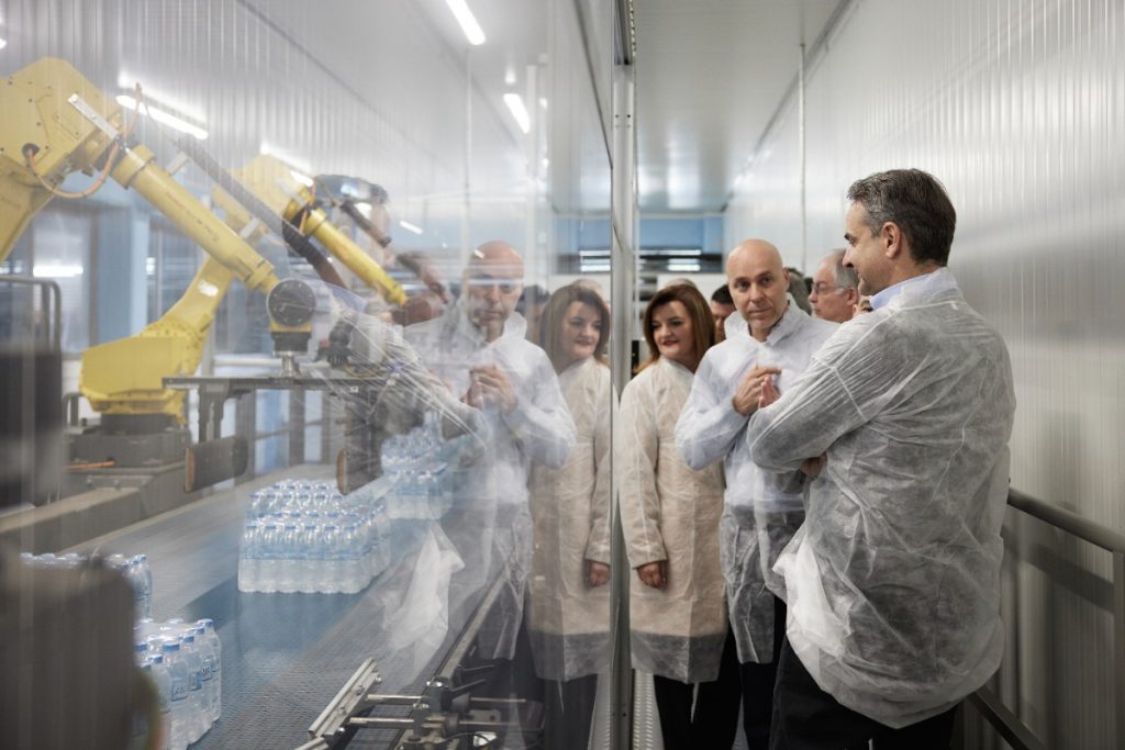 Μητσοτάκης: Η κυβέρνηση παρέχει στήριξη στις δυναμικές επιχειρήσεις – Eπίσκεψη στην ΧΗΤΟΣ