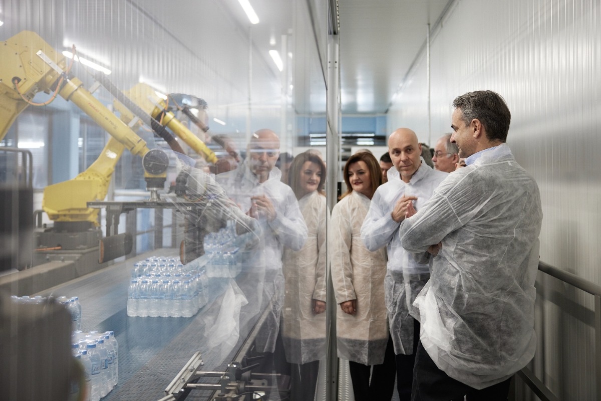 Μητσοτάκης: Η κυβέρνηση παρέχει στήριξη στις δυναμικές επιχειρήσεις – Eπίσκεψη στην ΧΗΤΟΣ