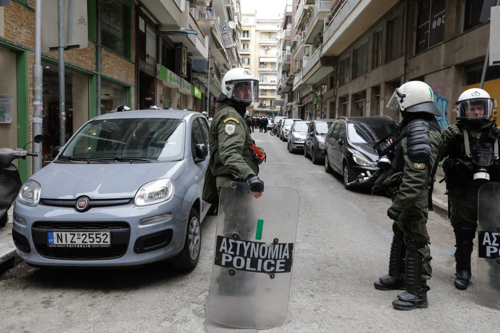 Επίθεση με πέτρες εναντίον αστυνομικών στο ΑΠΘ