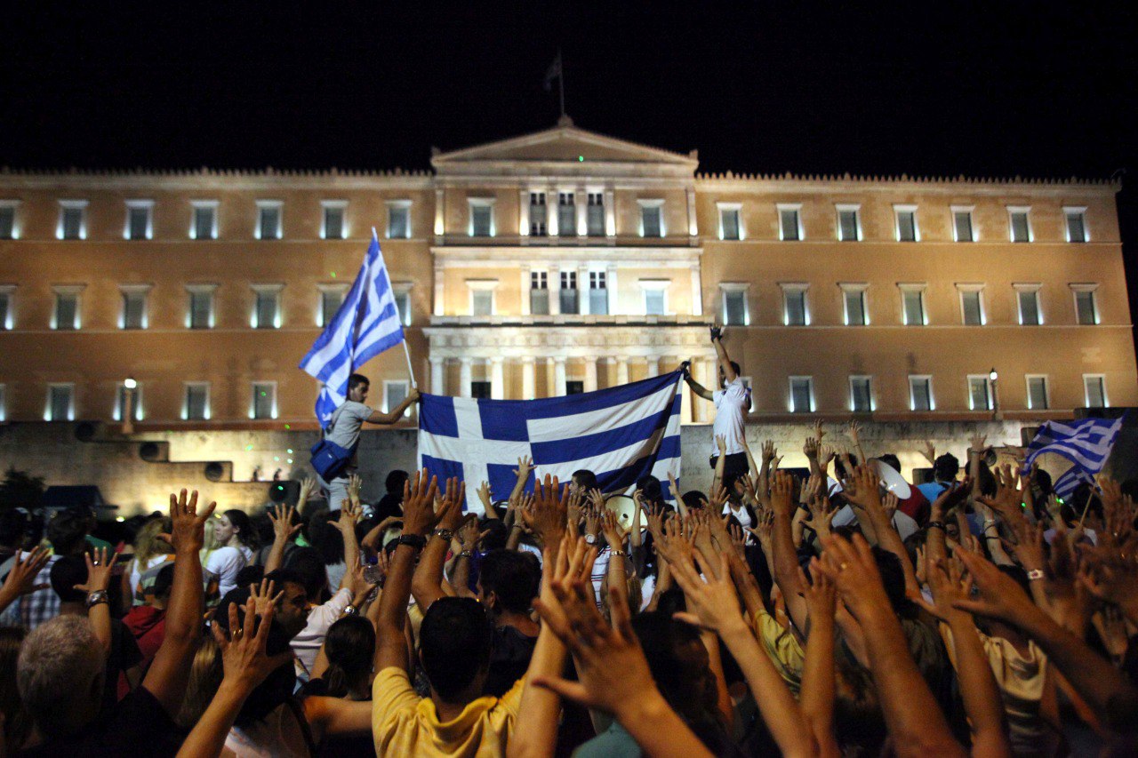 Έρευνα: Τι πιστεύουν οι νέοι για την πολιτική, το δίπολο Αριστερά-Δεξιά και με ποιον από τους Μητσοτάκη και Τσίπρα θα πήγαιναν για καφέ