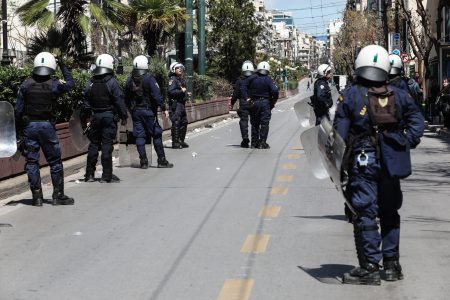 ΑΣΟΕΕ: Εντονη η πολιτική αντιπαράθεση για τον πυροβολισμό – Ερίζουν αστυνομία, κυβέρνηση, αντιπολίτευση