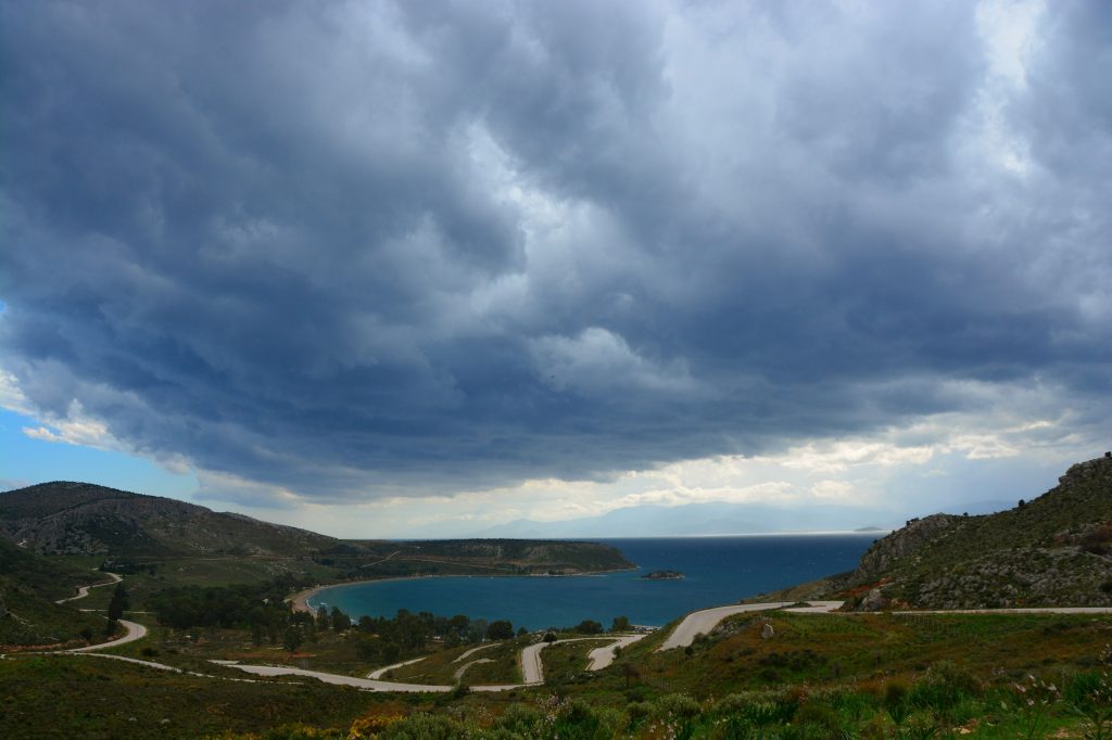 Καιρός: Νέα πρόσκαιρη μεταβολή με βροχές και καταιγίδες