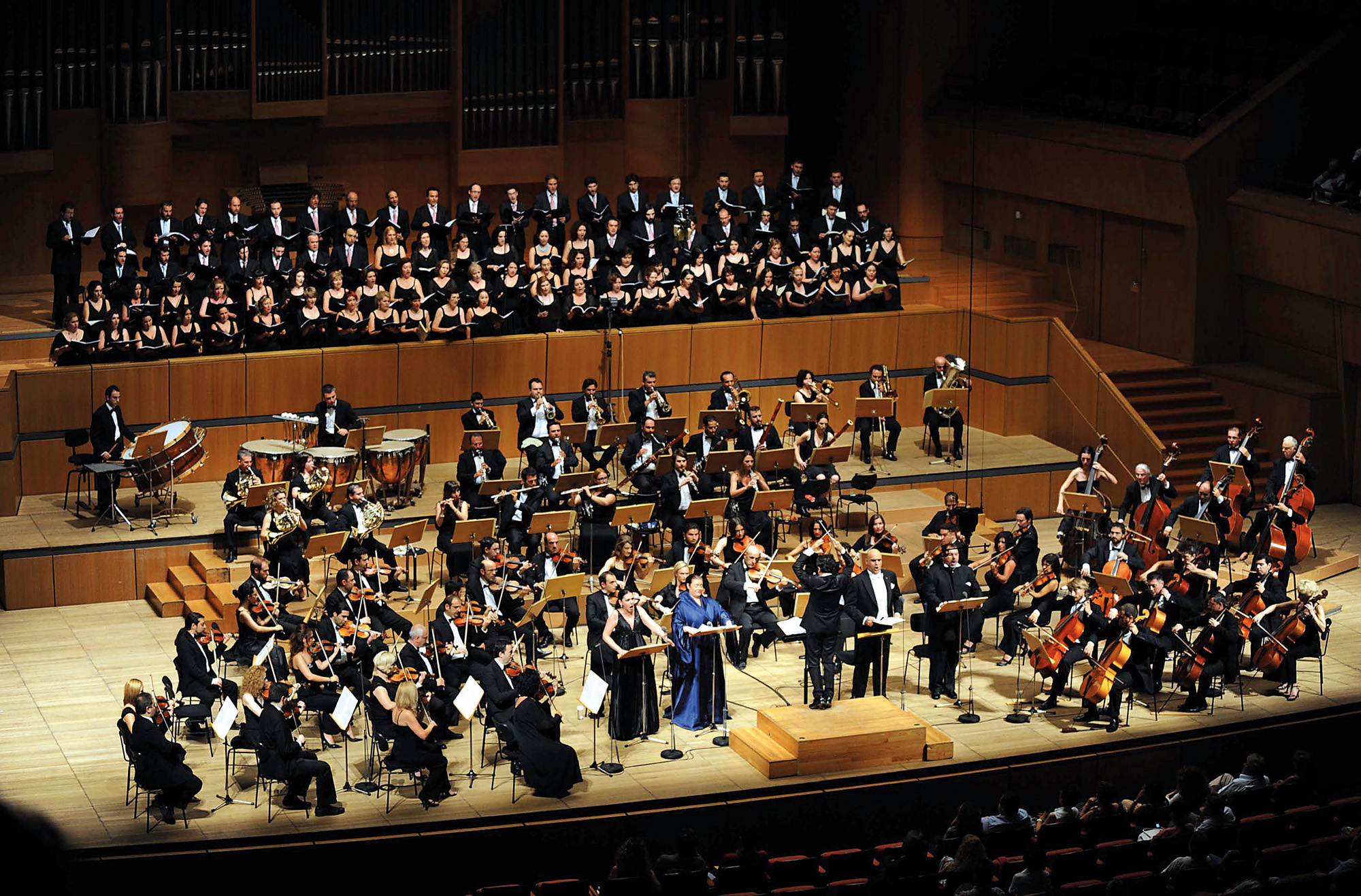 Των Παθών και της Ανά(σ)τασης