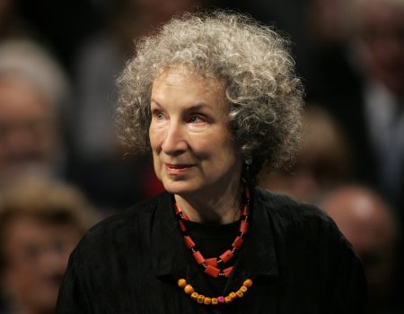 Margaret Atwood: «Η συγγραφή είναι μια πράξη ελπίδας»