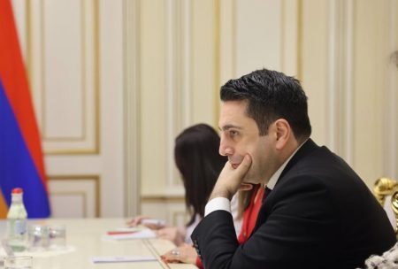 Αρμενία: Ο πρόεδρος της Βουλής έφτυσε κατάμουτρα στον δρόμο έναν πολίτη