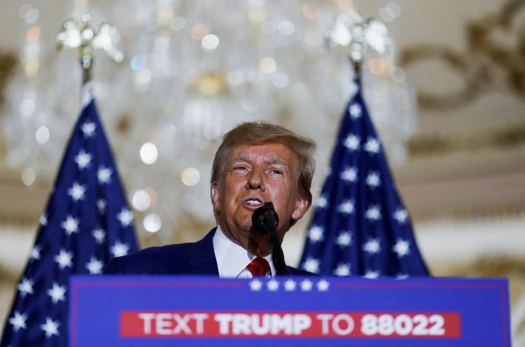 Η δίωξη του Ντόναλντ Τραμπ διχάζει τους Αμερικανούς