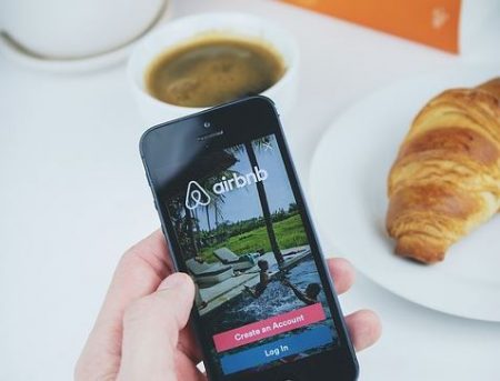 Airbnb in Greece: Which properties on the islands do foreigners prefer?