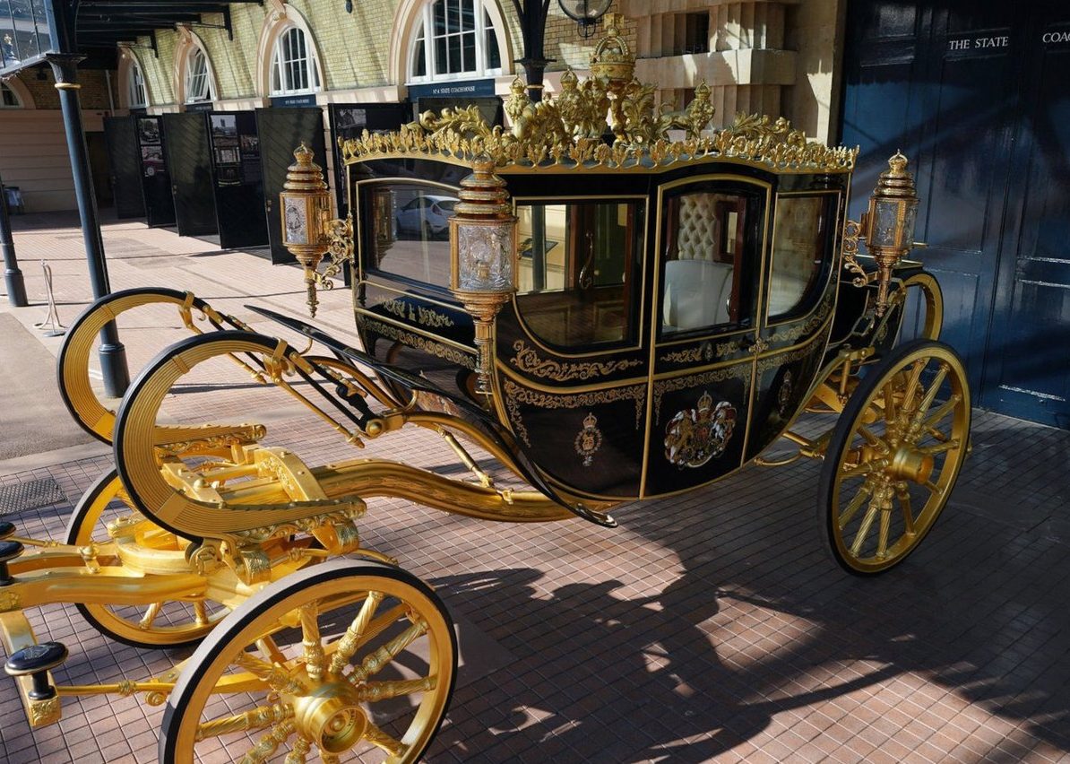 Βασιλιάς Κάρολος: Με αυτές τις χρυσές άμαξες θα πάει στη στέψη – Ολες οι λεπτομέρειες