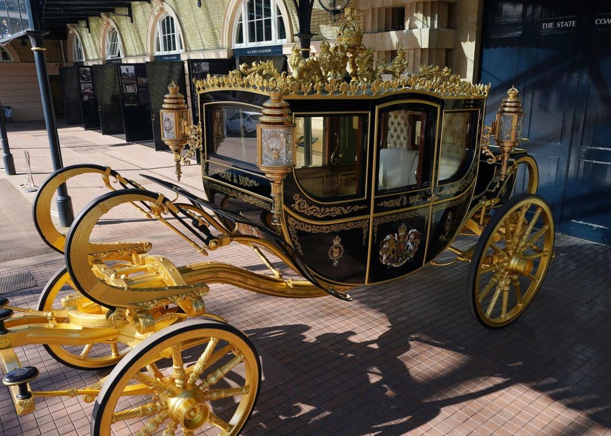 Βασιλιάς Κάρολος: Με αυτές τις χρυσές άμαξες θα πάει στη στέψη – Ολες οι λεπτομέρειες