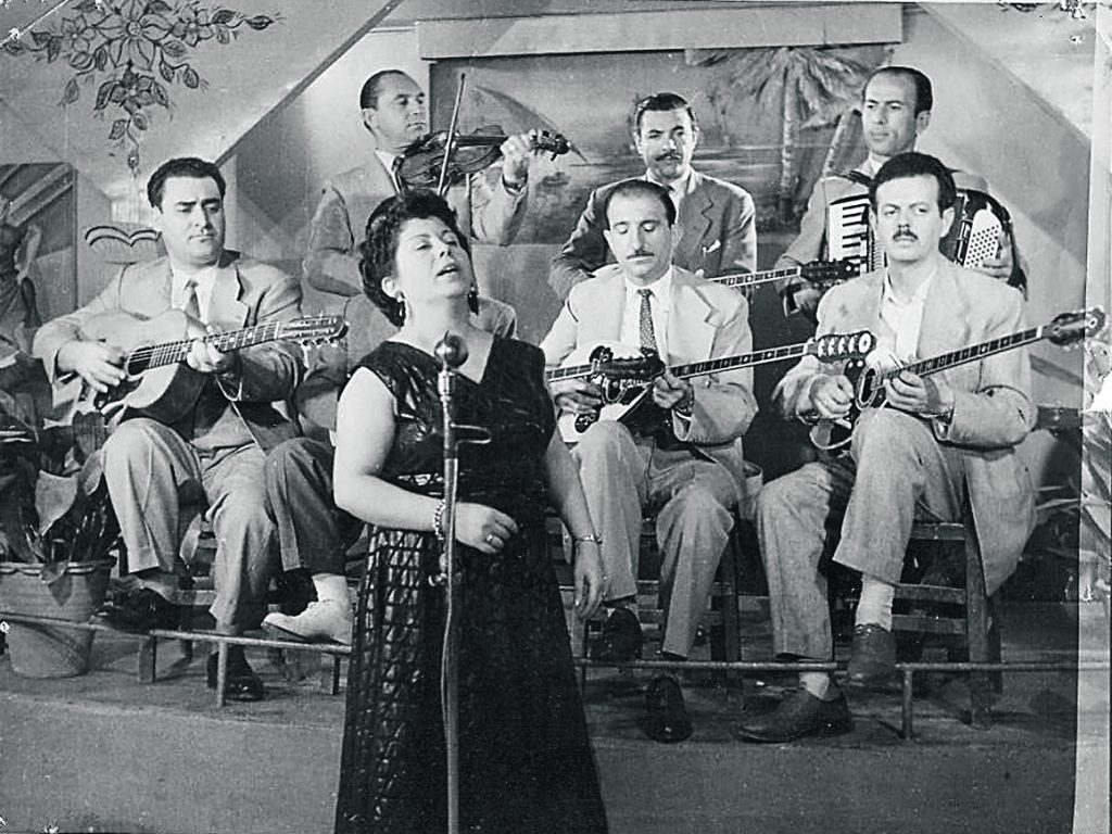 Με όπλο τη φωνή της