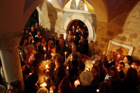 Άγιο Φως: Μεγάλο Σάββατο στις 6 μ.μ. φτάνει στην Ελλάδα