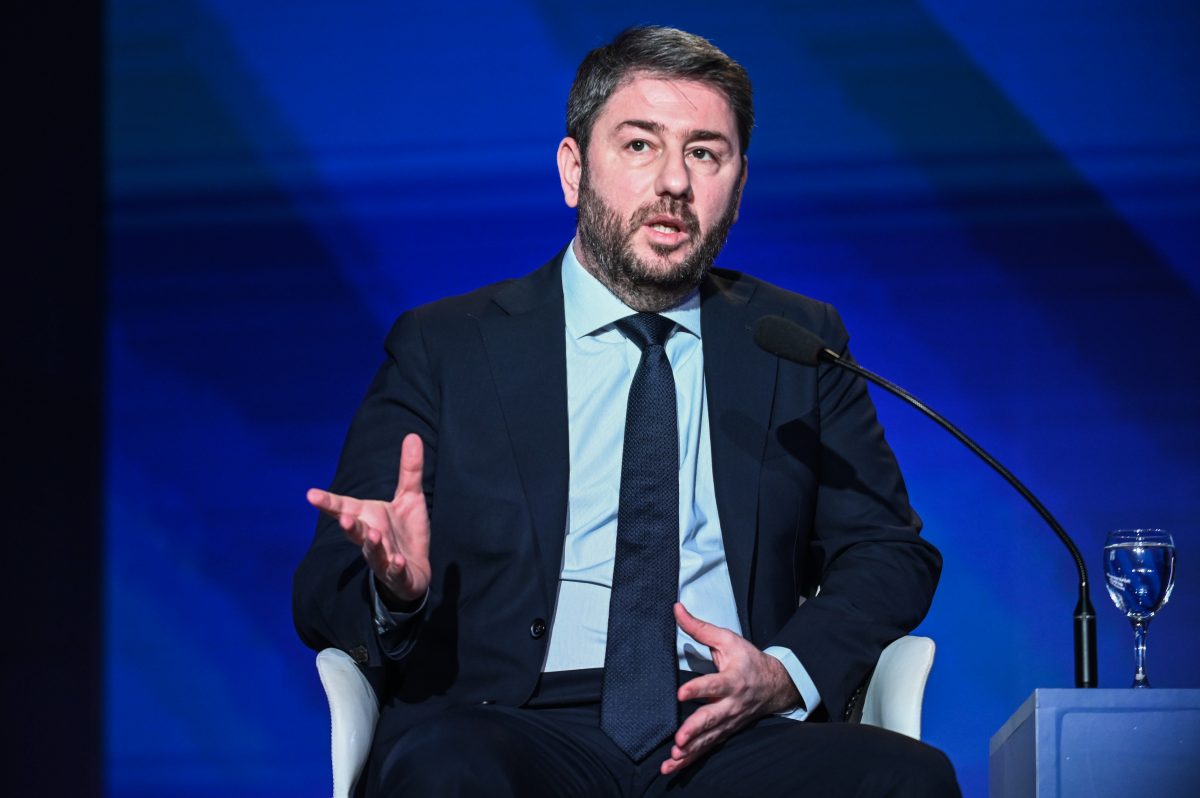 ΠαΣοΚ: Ο πρόεδρος και οι τρεις σωματοφύλακες