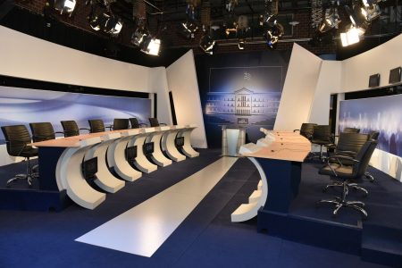 Εκλογές 2023: Το πρώτο ντιμπέϊτ στην Ελληνική τηλεόραση – Το «ναι» Παπανδρέου και η παρουσία Αρσένη