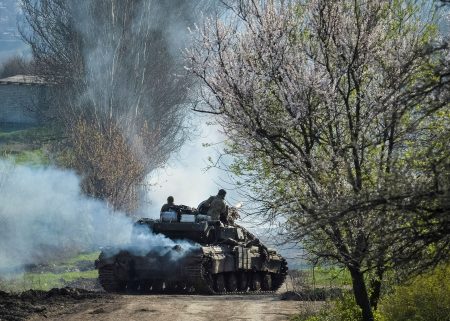 Μπαχμούτ: Η Μόσχα δηλώνει ότι απέκλεισε τις ουκρανικές δυνάμεις – Το Κίεβο διαψεύδει