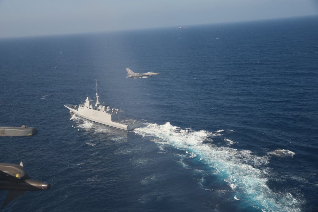 Εντυπωσιακές εικόνες από τη συνεκπαίδευση με τη γαλλική φρεγάτα «FS Lorraine»