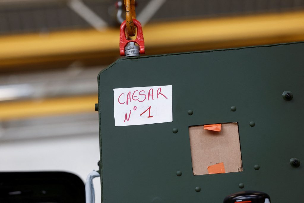 Ουκρανία: Παραλαβή 19 συστημάτων πυροβολικού Caesar από τη Δανία