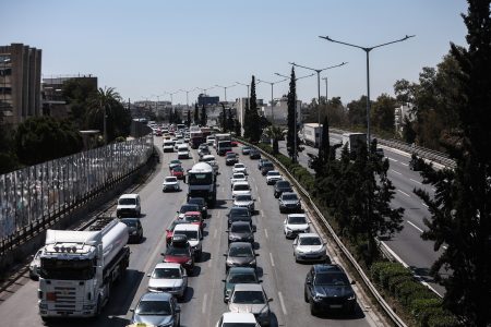 Κίνηση στους δρόμους: Ουρές χιλιομέτρων σε Κηφισό – Συμφόρηση σε Κηφισίας, Μεσογείων, Αλεξάνδρας