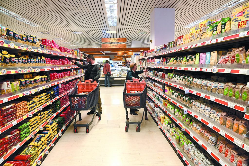 Αυξημένη κίνηση στην αγορά για τις προετοιμασίες του εορταστικού τραπεζιού