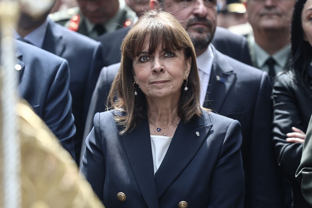 Σακελλαροπούλου για τους νεκρούς πιλότους: «Μεγάλη ευγνωμοσύνη, βαθιά οδύνη για τους ήρωες»