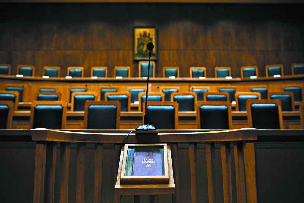 Πάθη και ίντριγκες πίσω από μια κρίση