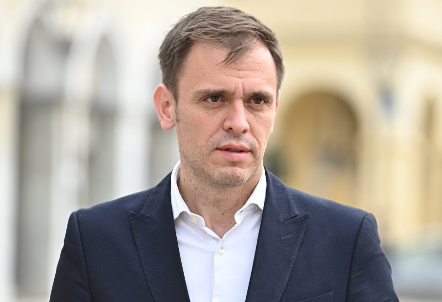 Ο Μάντζος καταγγέλει τον Οικονόμου για υβριστικό σύνθημα κατά του ΠΑΣΟΚ