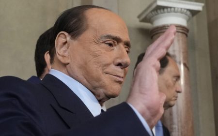 Ιταλία: Βγήκε από την εντατική ο Σίλβιο Μπερλουσκόνι