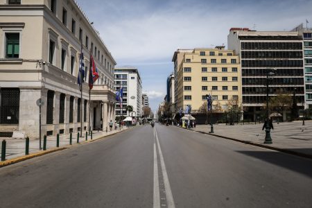 Πόλη-φάντασμα η Αθήνα την Κυριακή του Πάσχα – Δείτε φωτογραφίες