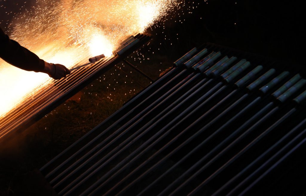 Σοβαροί τραυματισμοί παιδιών από τα βεγγαλικά της Ανάστασης σε Ρόδο, Αγκίστρι και Σύμη