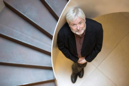 Ο Άγγλος μυθιστοριογράφος Jonathan Coe έρχεται στη Θεσσαλονίκη