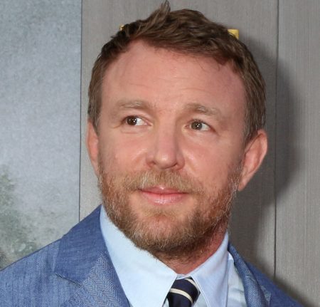 Γκάι Ρίτσι: Αντιμέτωπος με αγωγή σεναριογράφου για την ταινία «The Gentlemen»