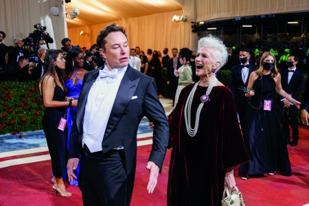 Η Μέι Μασκ στην Ελλάδα