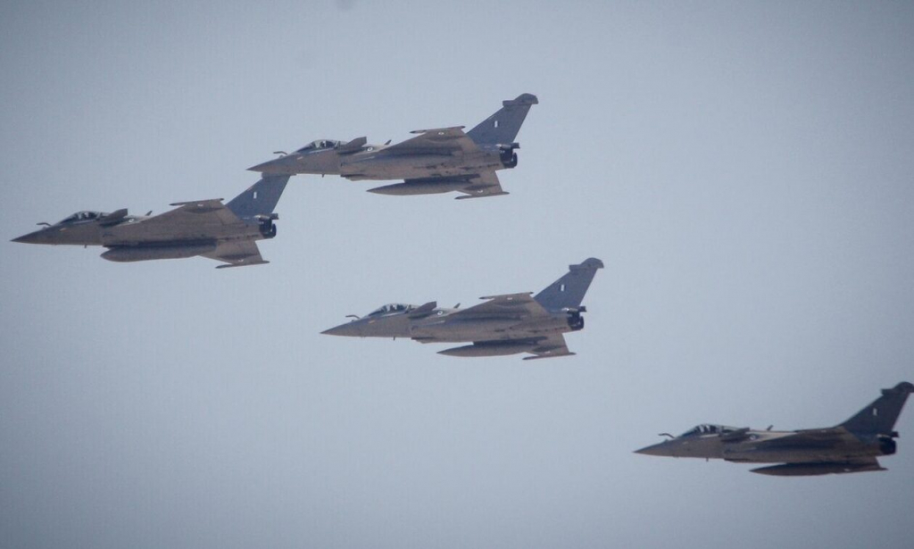 Ποια είναι τα ινδικά Sukhoi που τραβούν την προσοχή της Δύσης