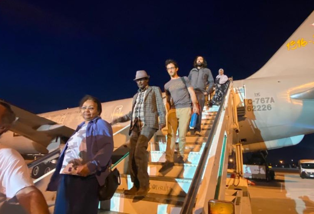 Ιταλία: Έφτασε στη Ρώμη το πρώτο αεροσκάφος με Ιταλούς που εγκατέλειψαν το Σουδάν