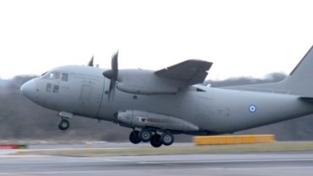 Σουδάν: Απεγκλωβίστηκαν 7 ακόμη Ελληνες – Φτάνει στην Ελευσίνα το C-27 με τους πρώτους 28