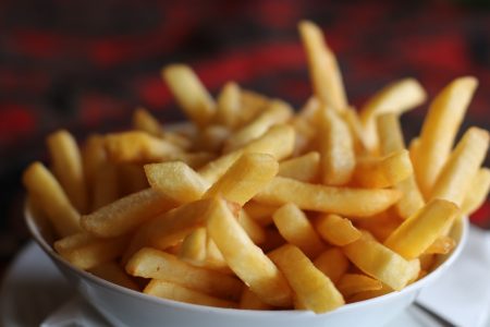 Συνδέονται οι τηγανητές πατάτες με την κατάθλιψη; Τι δείχνει νέα έρευνα