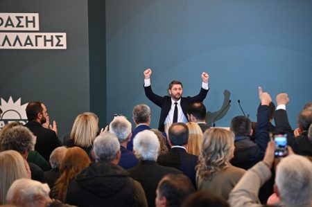 Ανδρουλάκης: Να σταματήσουμε να είμαστε όμηροι ενός ψευτοδιλήμματος μεταξύ Τσίπρα και Μητσοτάκη