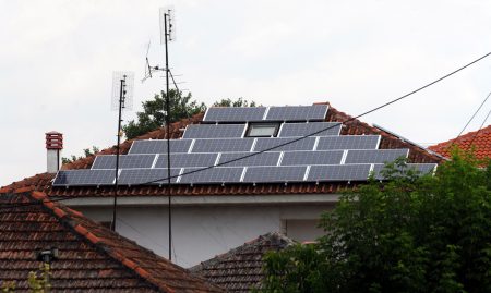 Φωτοβολταϊκά στη στέγη: Σπεύδουν να ενταχθούν στο πρόγραμμα τα νοικοκυριά