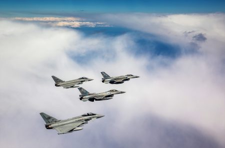 ΝΑΤΟϊκά μαχητικά αναχαίτισαν ρωσικά αεροσκάφη στη Βαλτική