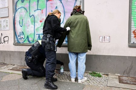 Βερολίνο: Αστυνομική επιχείρηση για άτομα με ύποπτα αντικείμενα