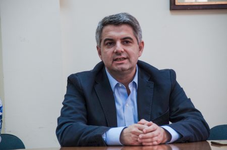 Οδυσσέας Κωνσταντινόπουλος:  Αθλιότητα της ΝΔ το «ψηφίζεις ΠαΣοΚ και βγαίνει Βαρουφάκης»