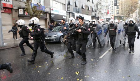 Τουρκία: Προεκλογικές συλλήψεις στελεχών του HDP