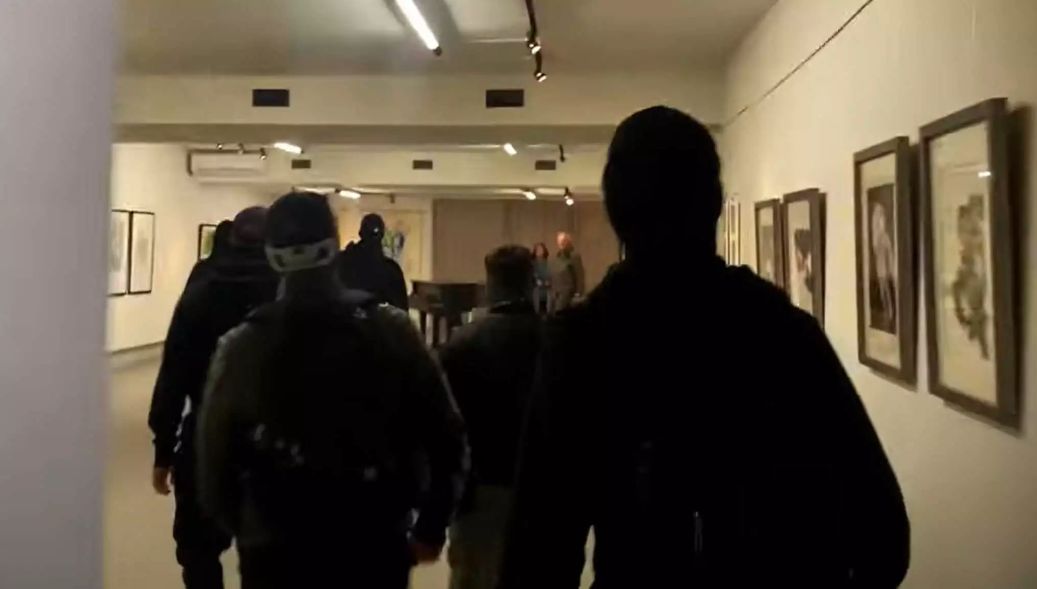Χρυσή Αυγή: Παρέμβαση εισαγγελέα για την εισβολή σε έκθεση Σκοπιανού καλλιτέχνη