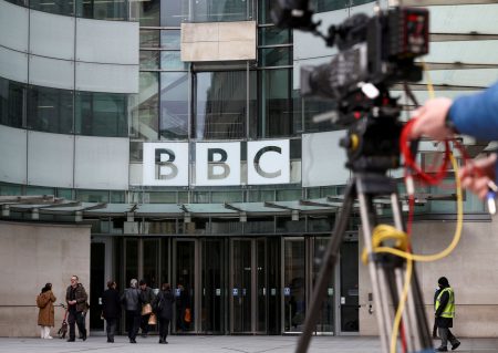 BBC: Παραιτήθηκε ο πρόεδρος για το ρόλο του στο δάνειο του Τζόνσον