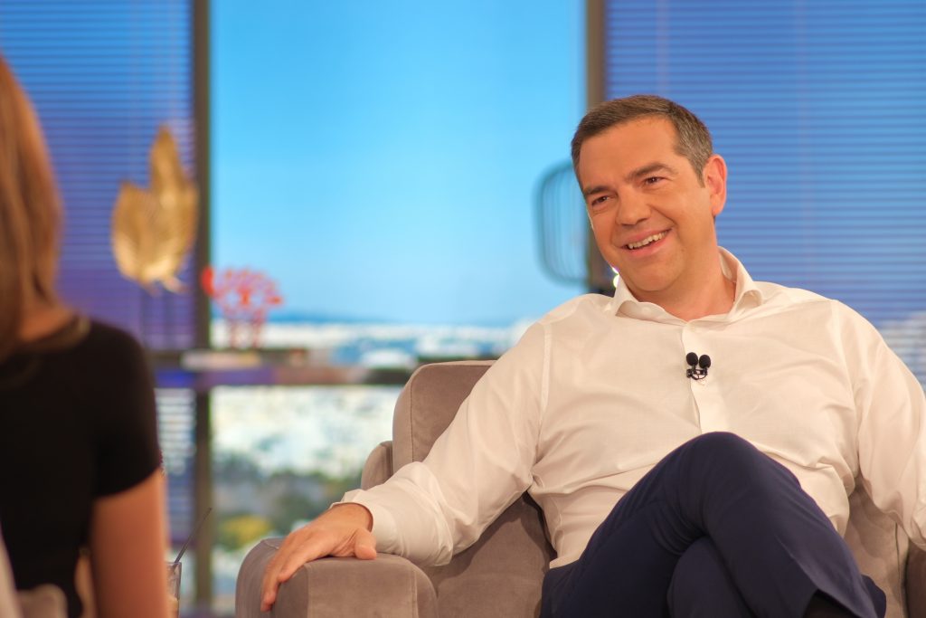 Τσίπρας: «Κατάργηση της ελάχιστης βάσης εισαγωγής από τον Ιούνιο»