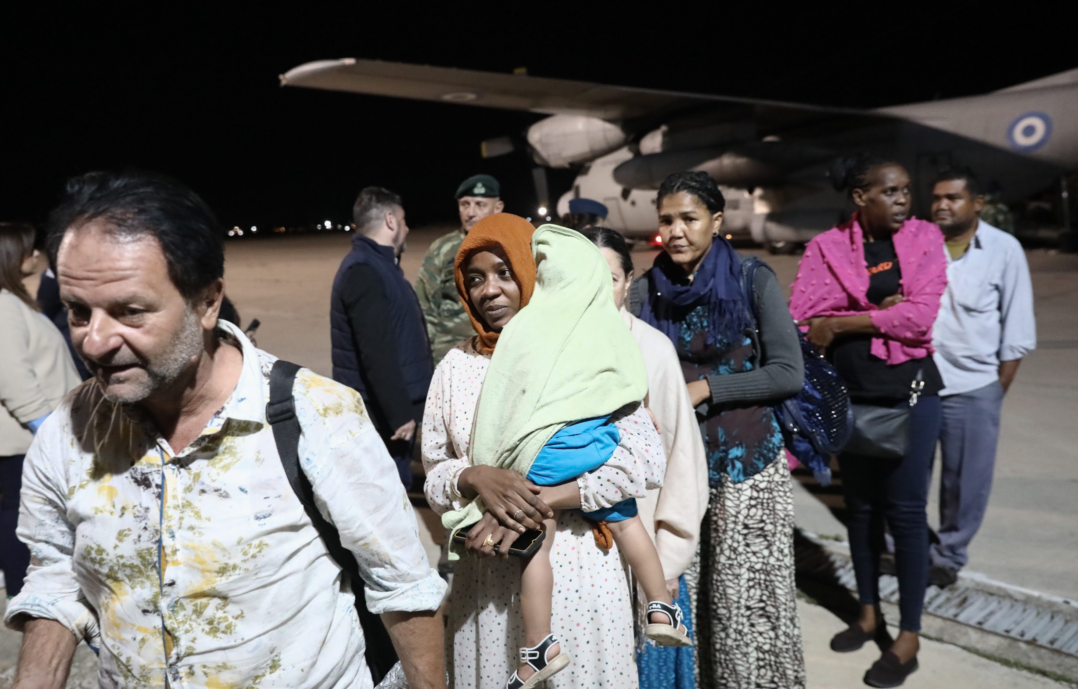 Σουδάν – μαρτυρία διασωθέντα: «Είδα στον δρόμο πτώματα και τα σκυλιά να τα τρώνε»